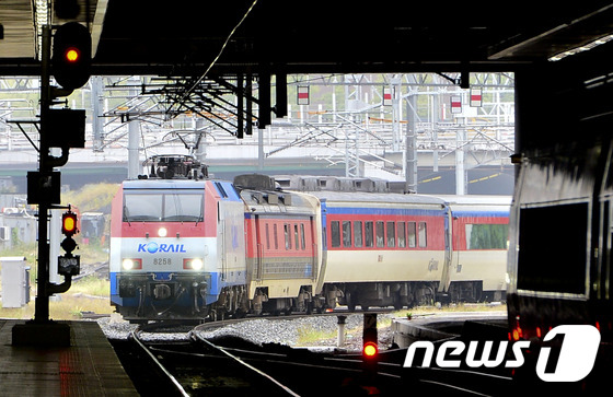 서울역에서 무궁화호 열차가 플랫폼에 들어오고 있다. (자료사진)/뉴스1 ⓒ News1 신웅수 기자