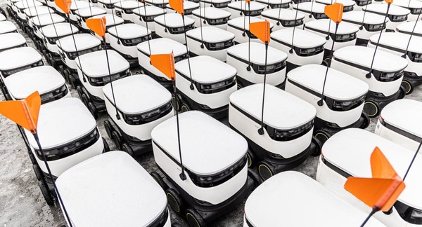 시카고시에서 시범 운영 중인 음식.식료품 배달 로봇