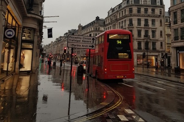 * 비 내리는 영국 런던 거리(블로그 갈무리)