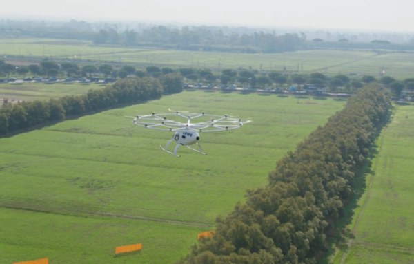 로마에서 유인으로 시범 비행한 볼로콥터 에어택시. 사진=볼로콥터