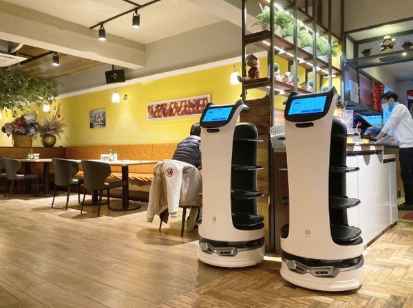  * 브이디컴퍼니의 서빙 로봇