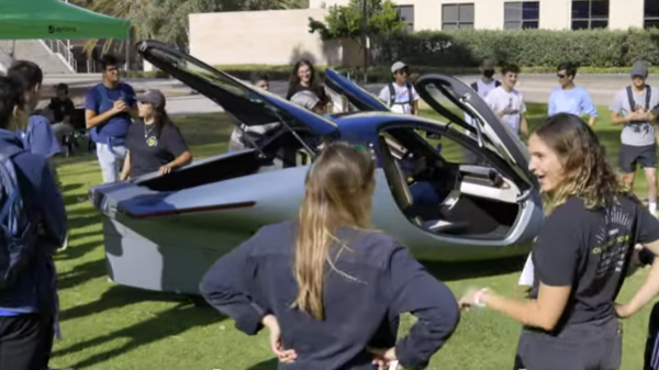 앱테라가 개발한 태양광 발전 전기차. 사진=앱테라