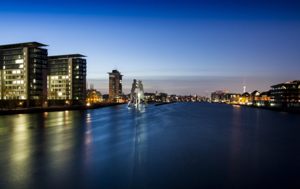 베를린을 관통하며 흐르는 슈프레 강. 사진=픽사베이