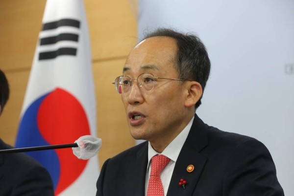  * 추경호 부총리 겸 기획재정부 장관이 3일 반도체 등 세제지원 강화 방안을 발표하고 있다.