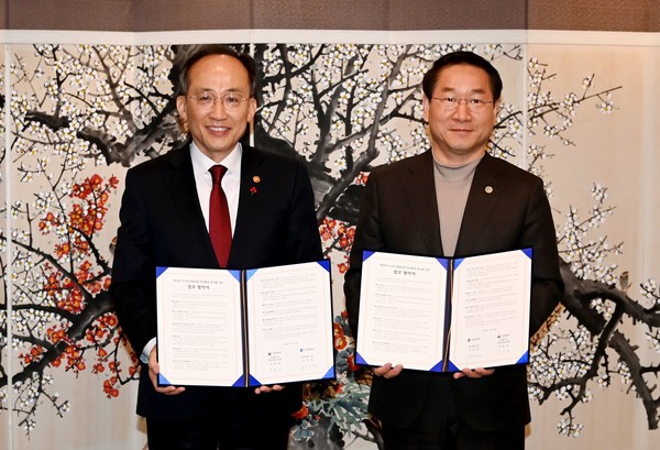 * 유정복 인천시장과 추경호 경제부총리가 오는 5월 송도에서 열리는 ADB 연차총회의 성공 개최를 다짐했다.