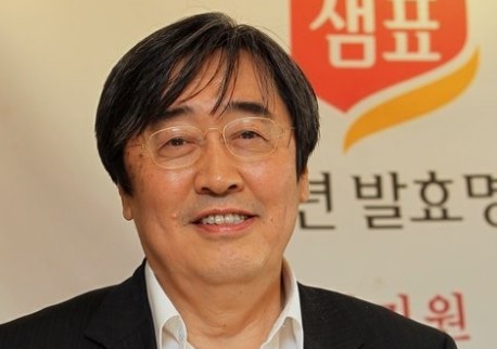  * 1997년 사장에 취임한 3대 박진선 사장. 1950년생으로 올해 나이 74세다. 장남인 박용학 상무는 현재 샘표 경영혁신본부장으로 근무하며 4세 승계 작업을 준비중이다. 