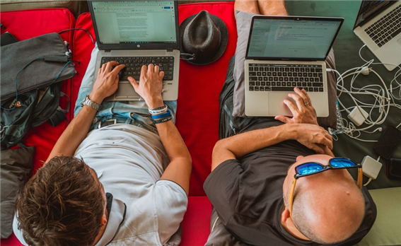 * Covid19로 확산된 기업들의 원격 근무 확산이 아직도 여전하다. 주요 기업체들에 화 수 목 주3일 근무제가 자리잡으면서 세계 최고의 부자도시 뉴욕 유통상가가 신음소리를 내뱉고 있다. 뉴욕 상가의 끝 없는 불황은 자칫 세수 부족으로 이어져 뉴욕 지하철을 멈춰 세울 수 있다는 우려가 제기되고 있다. 사진=픽사베이