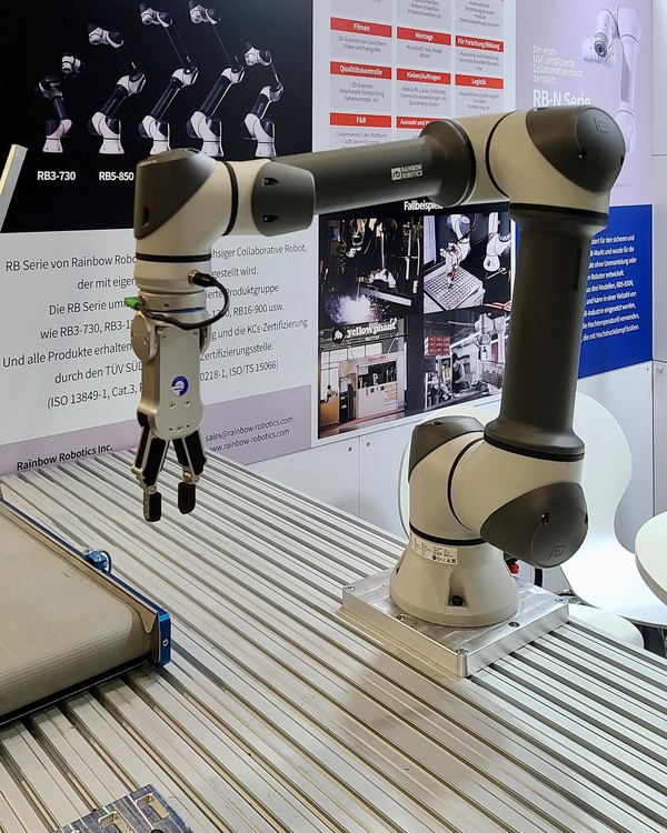 레인보우로보틱스 로봇 제품. 