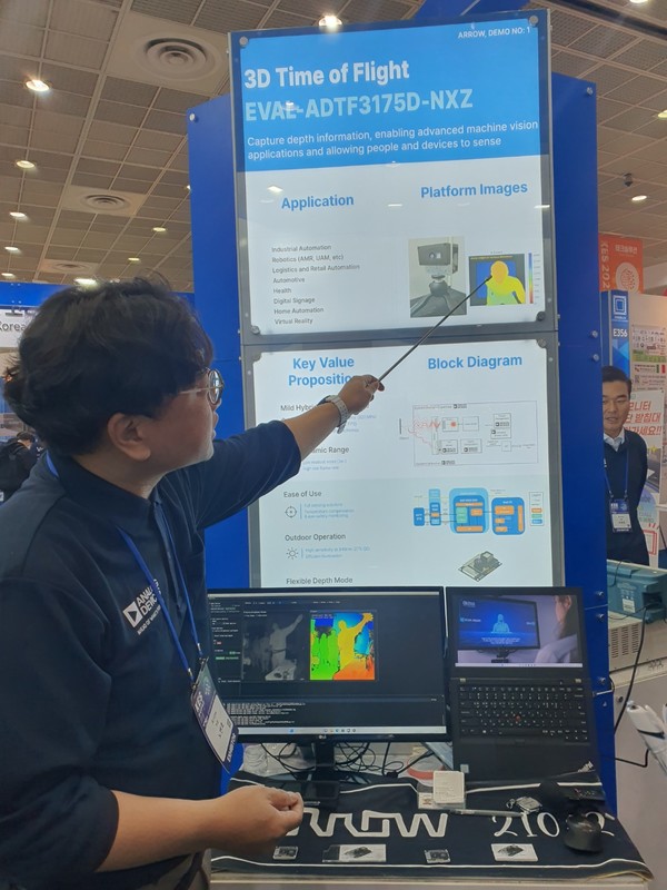 3D ToF 솔루션을 설명하는 ADI 관계자