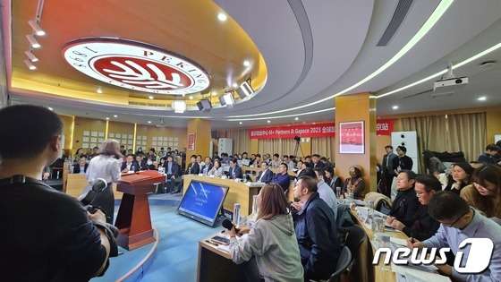  * 지난 14일 중국 베이징 베이징대학 창업훈련영에서 서울창업허브 엠플러스와 G스페이스가 주최하는 국내 기업의 중국 진출을 지원하는 로드쇼가 개최됐다. 