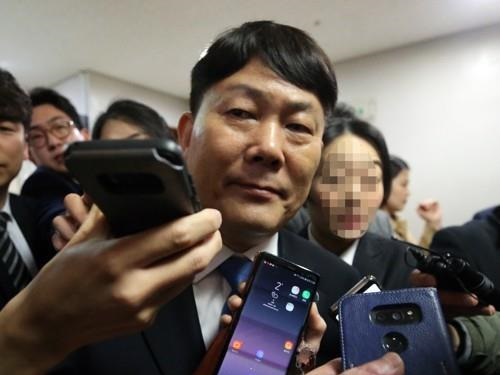  * 수백억대 횡령 혐의로 재판중인 김정규 타이어뱅크 회장. 김 회장은 재판중에도 LCC업체인 에어프레미아에 출자하는 등 광폭 경영 횡보를 보이고 있다. 