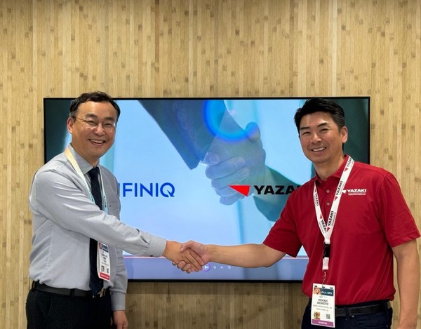 인피닉 박준형 대표(왼쪽)와 야자키 이노베이션즈의 히데아키 아키모토 부사장