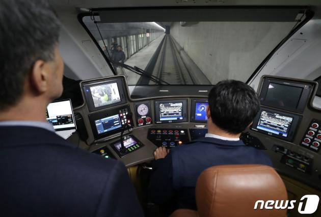 5일 오후 경기 화성시 동탄역에서 GTX-A 초도차량이 시운전을 하고 있다. 2024.1.5/뉴스1 ⓒ News1 김영운 기자