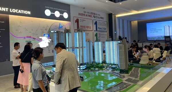 이천 부발역 에피트 분양에 최고 당첨 가점 78점이 나오는 등 반도체와 펜타역세권 지역에 10년만에 공급되는 이천시 부발읍 새 아파트에 수요가 몰리고 있다. (사진제공. HL디앤아이한라㈜)