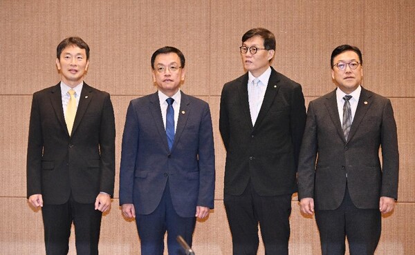 왼쪽부터 지난 9월 거시경제금융회의에 참석한 이복현 금융감독원장, 최상목 부총리 겸 기획재정부 장관, 이창용 한국은행 총재, 김병환 금융위원장이다. [출처: 기획재정부]