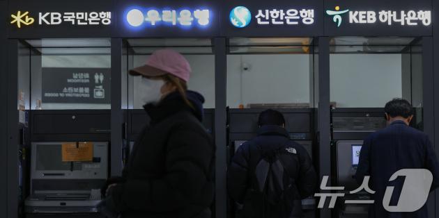 서울 시내에 설치된 시중은행 ATM 기기 모습. 2025.2.3/뉴스1 ⓒ News1 허경 기자