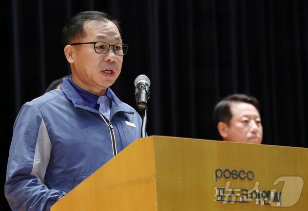 정희민 포스코이앤씨 대표이사가 29일 오후 인천 연수구 포스코이앤씨 송도사옥에서 고속국도 공사 현장 사망사고와 관련해 사과문을 발표하고 있다. 2025.7.29/뉴스1 ⓒ News1 김진환 기자