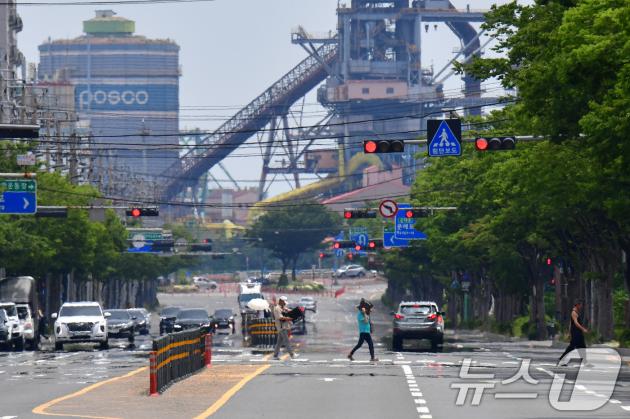 포스코 포항제철소로 들어가는 도로 2025.7.6/뉴스1 ⓒ News1 최창호 기자