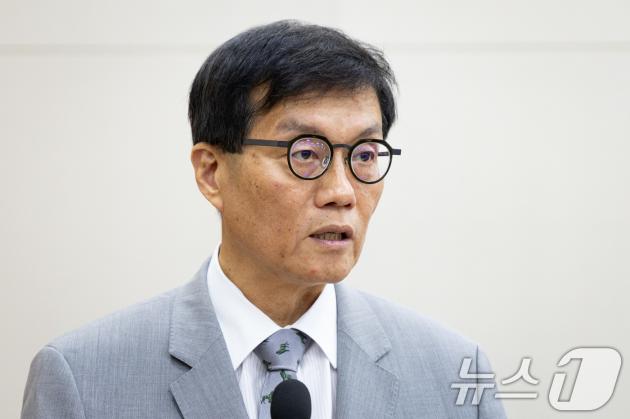 이창용 한국은행 총재가 19일 서울 여의도 국회에서 열린 제428회 국회(임시회) 기획재정위원회 제2차 전체회의에 출석해 업무보고를 하고 있다. 2025.8.19/뉴스1 ⓒ News1 유승관 기자