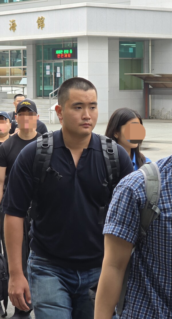 이재용 삼성전자 회장의 장남 지호씨가 15일 진해 해군사관학교에서 사관후보생으로 입영했다. 사진 삼성전자