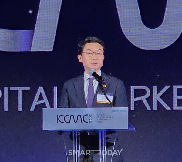 이억원 금융위원장이 축사를 전하고 있다. 출처=김종현 기자