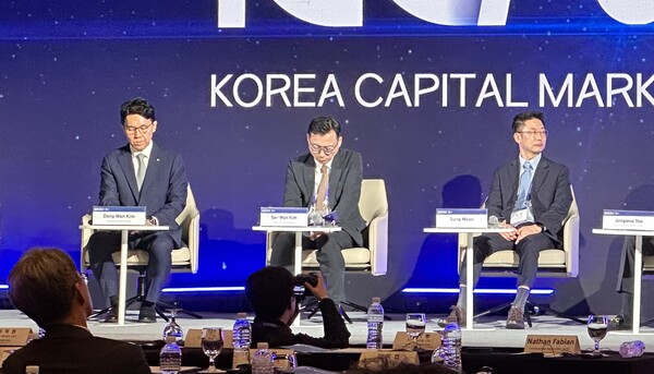 김세완 자본시장연구원 원장(중앙)이 29일 '2025 KCMC' 세션1 패널토론에서 토론을 준비중이다. 사진=김나연 기자