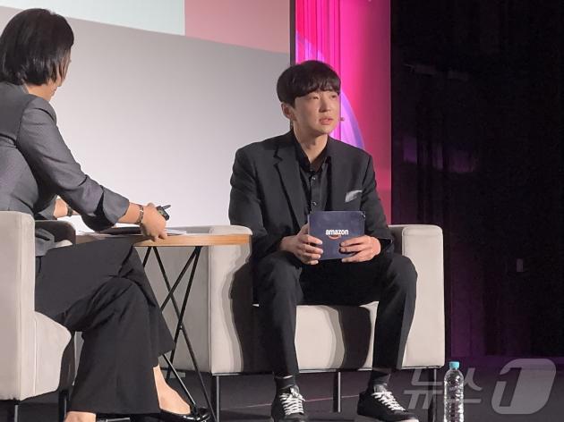 김병훈 에이피알 대표가 19일 서울 코엑스에서 열린 '아마존 뷰티 인 서울 행사에서 메디큐브의 성공비결에 대해 강연하고 있다. ⓒ News1 이민주 기자