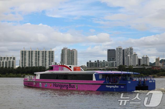 서울시의 한강버스.  2025.9.18/뉴스1 ⓒ News1 황기선 기자