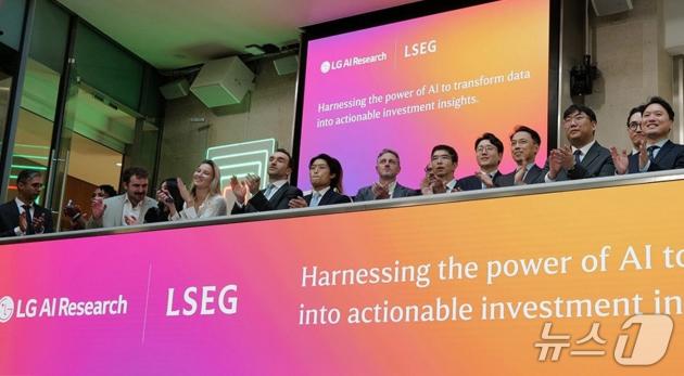 LG AI연구원과 LSEG는 19일(현지시간) 영국 런던증권거래소에서 엑사원 비즈니스 인텔리전스 상용화 서비스를 알리는 행사를 진행했다(LG 제공) 2025.9.21/뉴스1