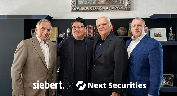 (사진 좌측부터) 존 게비아(John J. Gebbia) 시버트 대표, 김승연 넥스트증권 대표, 찰스 자바타(Charles Zabatta) 시버트 이사회 위원, 랄프 다이우토 주니어 (Ralph A. Daiuto, Jr.) 시버트 최고법률책임자