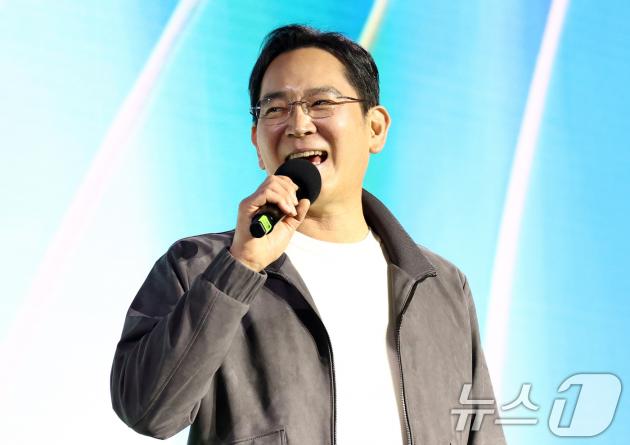 이재용 삼성전자 회장이 30일 오후 서울 강남구 코엑스 K-POP 광장에서 열린 지포스 게이머 페스티벌에서 발언하고 있다. (공동취재) 2025.10.30/뉴스1 ⓒ News1 김진환 기자