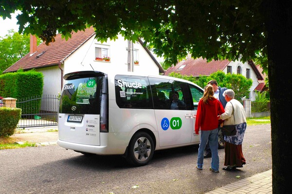 현대자동차·기아는 헝가리 괴될뢰(Gödöllő)시에서 진행된 셔클의 ‘헝가리 수요응답교통 서비스 시범사업’을 성공적으로 종료했다. (제공 현대차)
