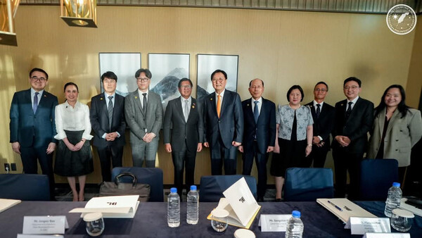 DL이앤씨 박상신 대표를 비롯한 경영진이 방한한 페르디난드 마르코스 주니어 필리핀 대통령과 정부 관계자들을 만나 에너지 인프라 분야 협력방안을 논의했다. (사진제공=DL이앤씨)