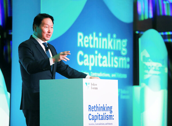 최태원 SK회장이 21일 일본 도쿄대 야스다 강당에서 개최된 ‘도쿄포럼2025’에서 개회사를 하고 있다. SK 제공.