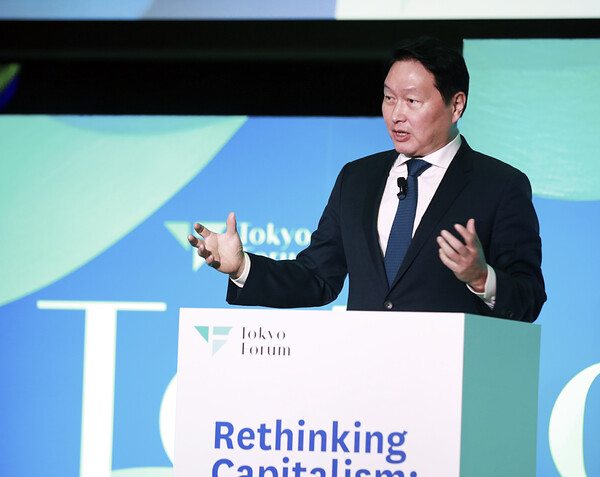 최태원 SK회장이 21일 일본 도쿄대 야스다 강당에서 개최된 ‘도쿄포럼2025’에서 개회사를 하고 있다. SK 제공.