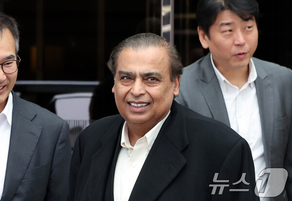 25일 방한한 무케시 암바니 인도 릴라이언스그룹 회장 모습. 사진=뉴스1