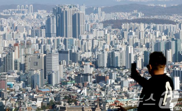 서울 중구 남산에서 바라본 아파트 단지의 모습. (자료사진) /뉴스1 ⓒ News1 이호윤 기자